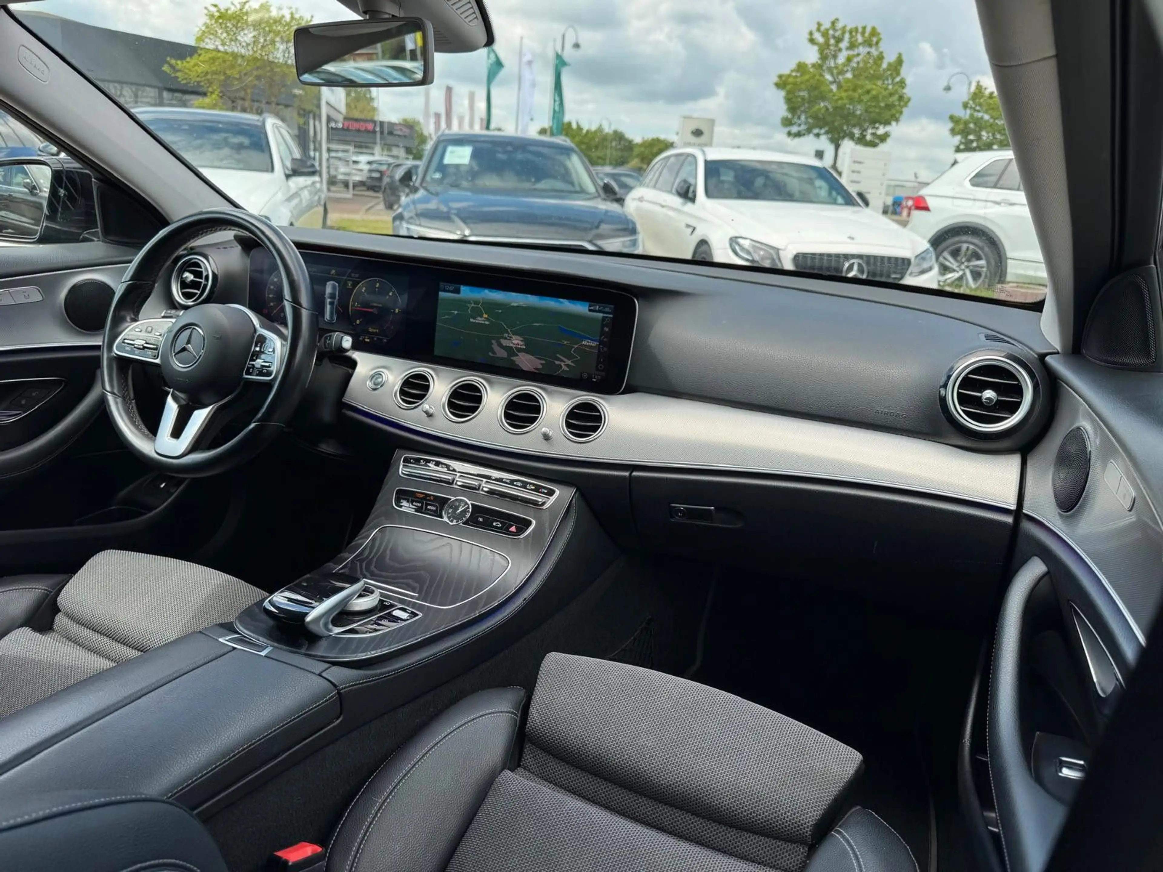 Mercedes-Benz E 300 d T"9G-TRONIC"AMG PAKET"AHK"Totwinkel Ass. — photo 12