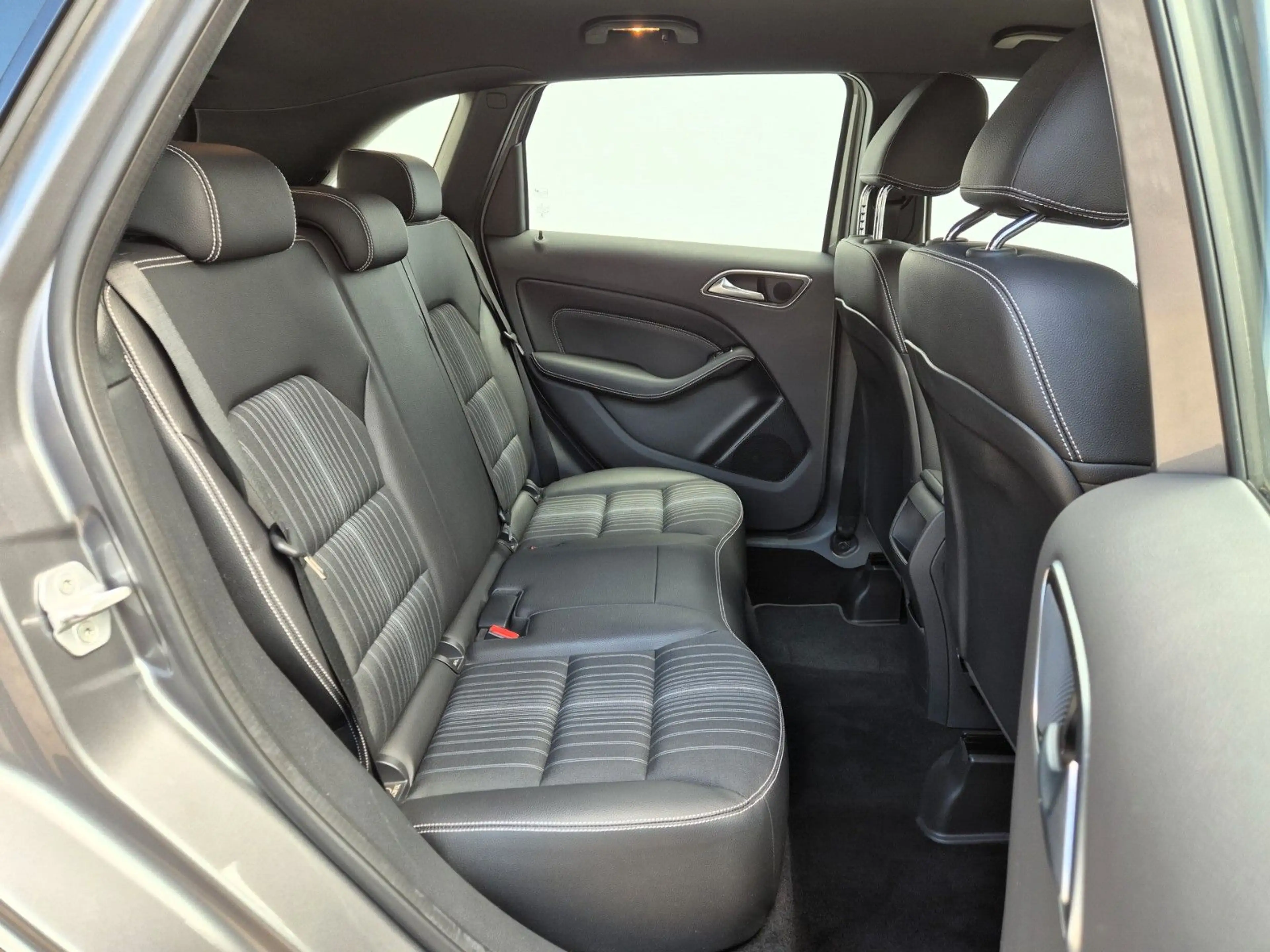 Mercedes-Benz B 180 1.6 |Klima|Sitzhzg|Navi| — photo 11