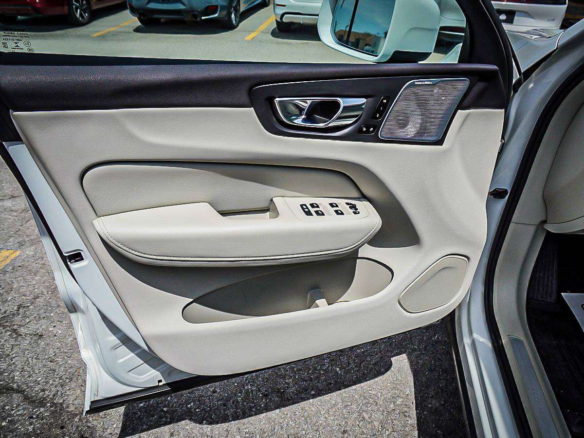 2022 Volvo XC60 T8 eAWD PHEV Inscription| PANO ROOF| thumb 11