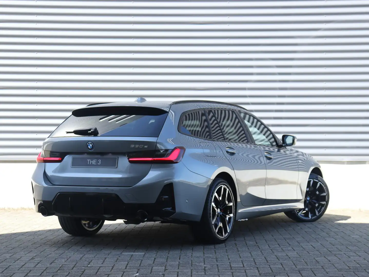 BMW 330 3-serie Touring 330e M Sport Package Pro | Innovat Grijs - 2