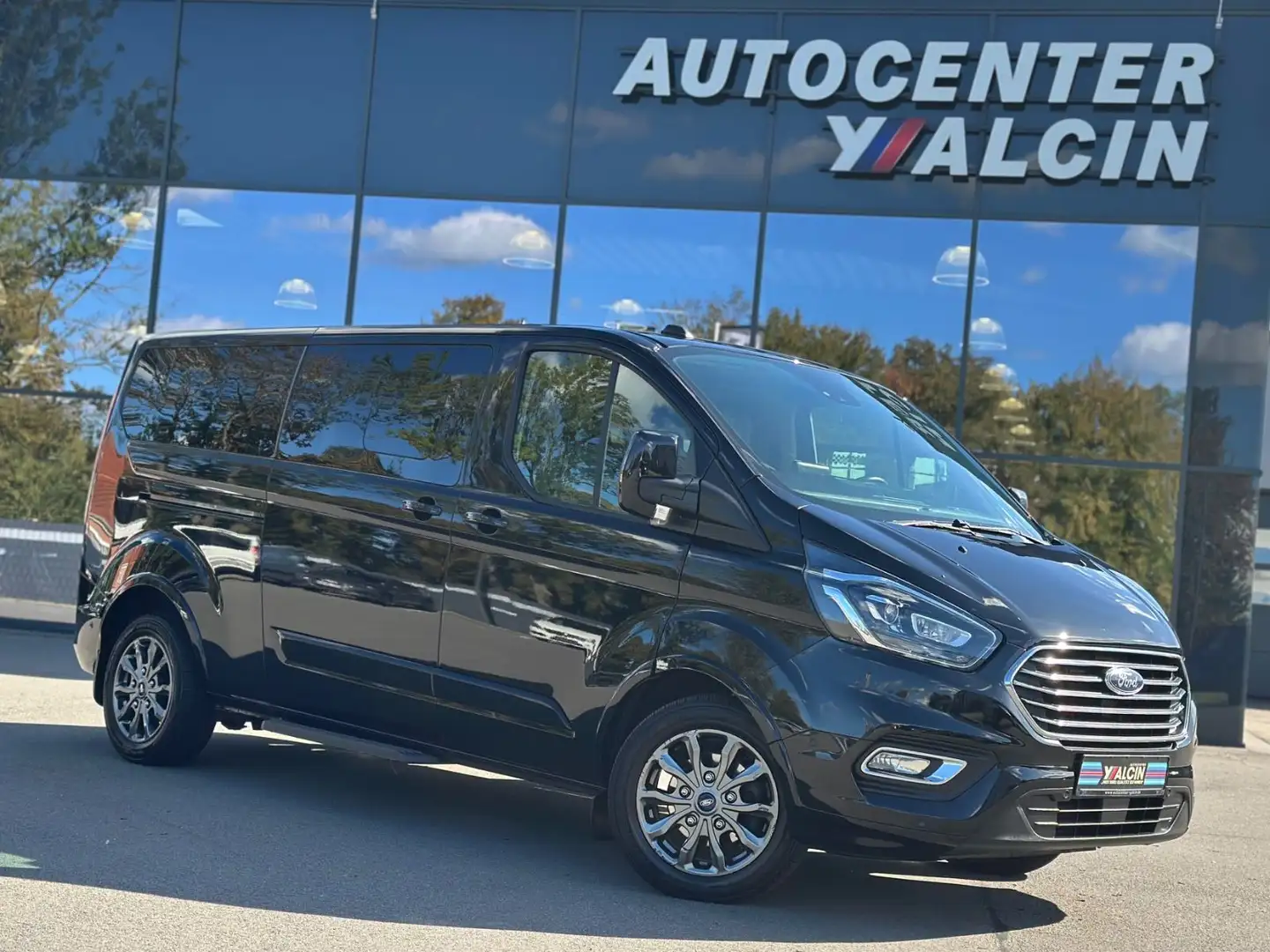 Ford Tourneo Custom 2.0l Titanium X L2 Aut. ACC/AHK Schwarz - 1