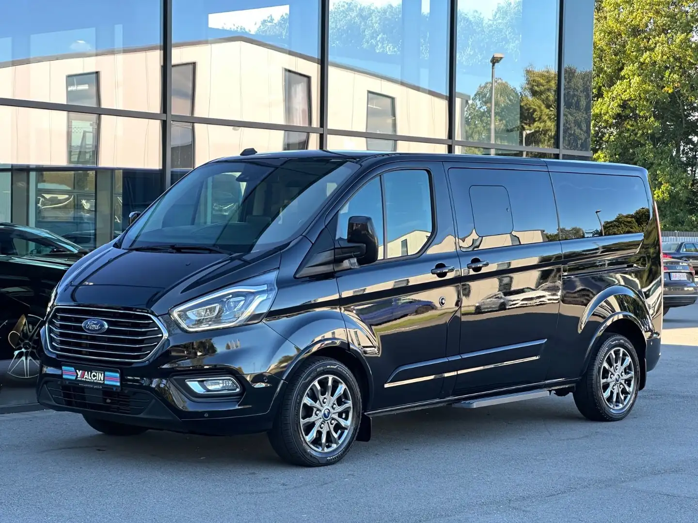 Ford Tourneo Custom 2.0l Titanium X L2 Aut. ACC/AHK Schwarz - 2