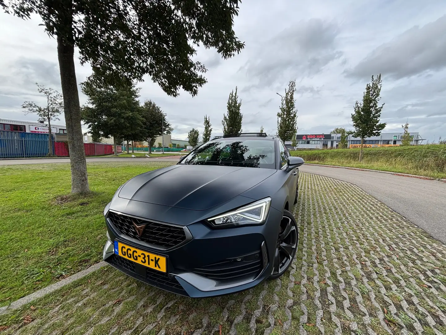 CUPRA Leon Leon 1.4 e-Hybrid sporttourer 245 PK - PANO! Blauw - 1