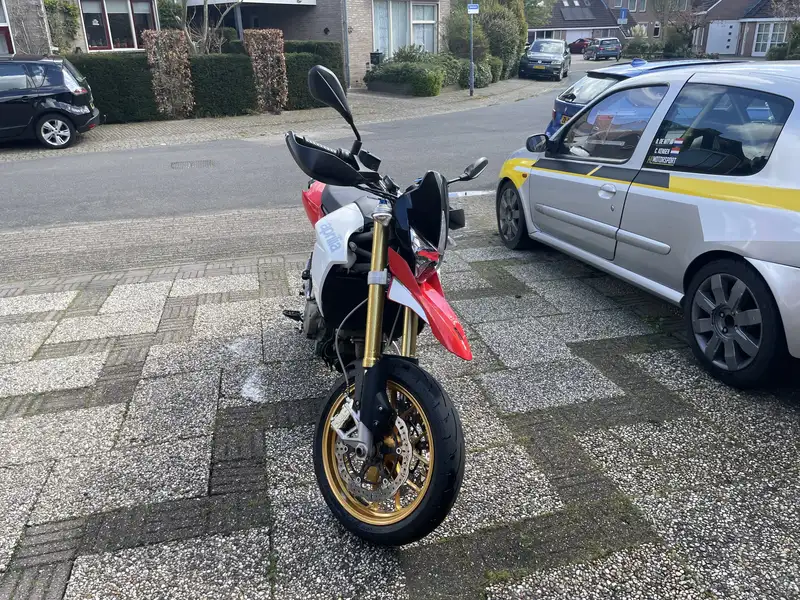 Aprilia Dorsoduro - foto 2