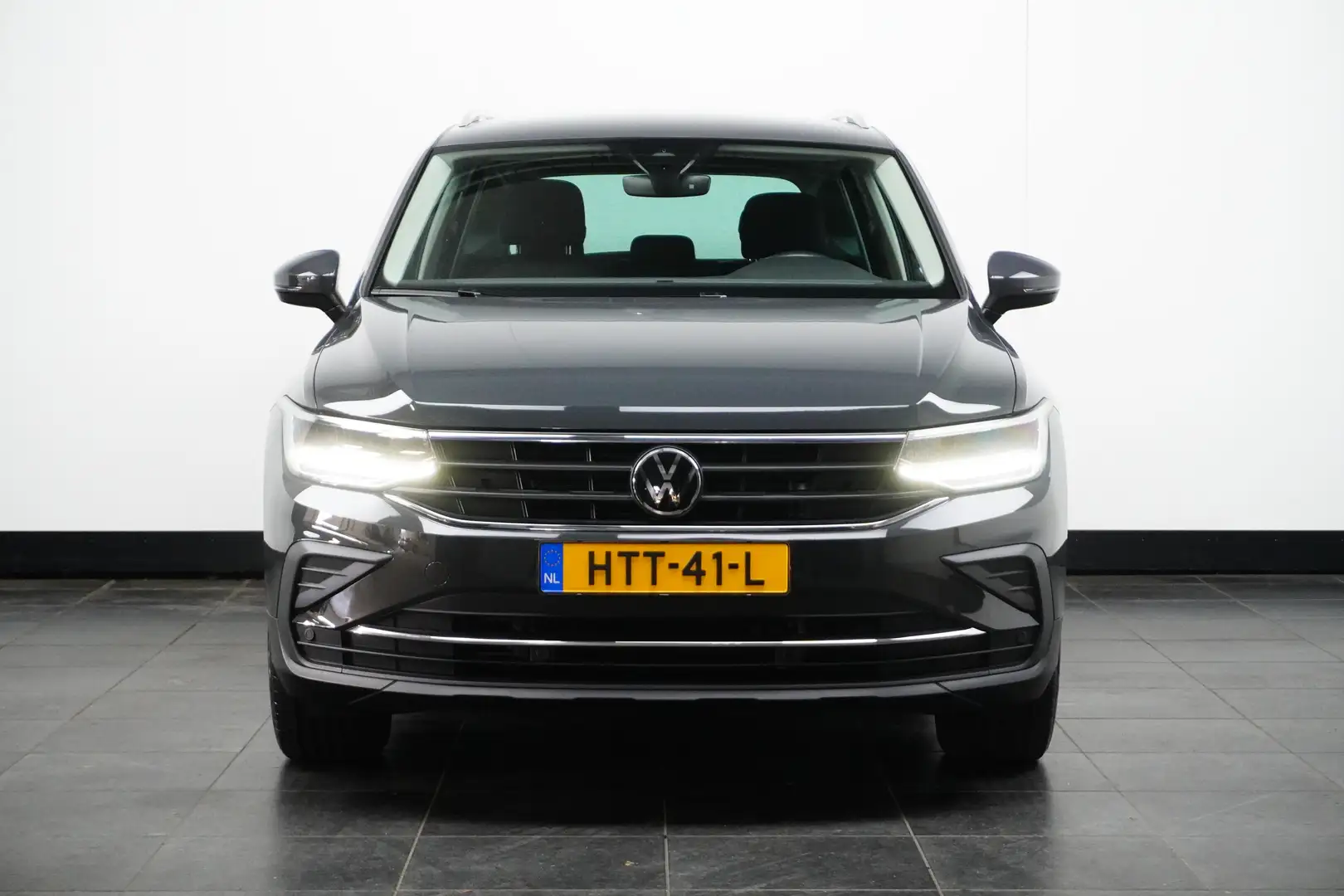 Volkswagen Tiguan 1.5 TSI DSG-7 Life | NAVI BY APP | STOEL + STUURVE Grijs - 2