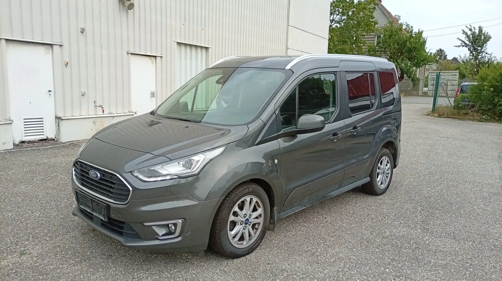 Ford Tourneo Connect 1.5 TDCi/EcoBlue Titanium S/S EcoB Grau - 1