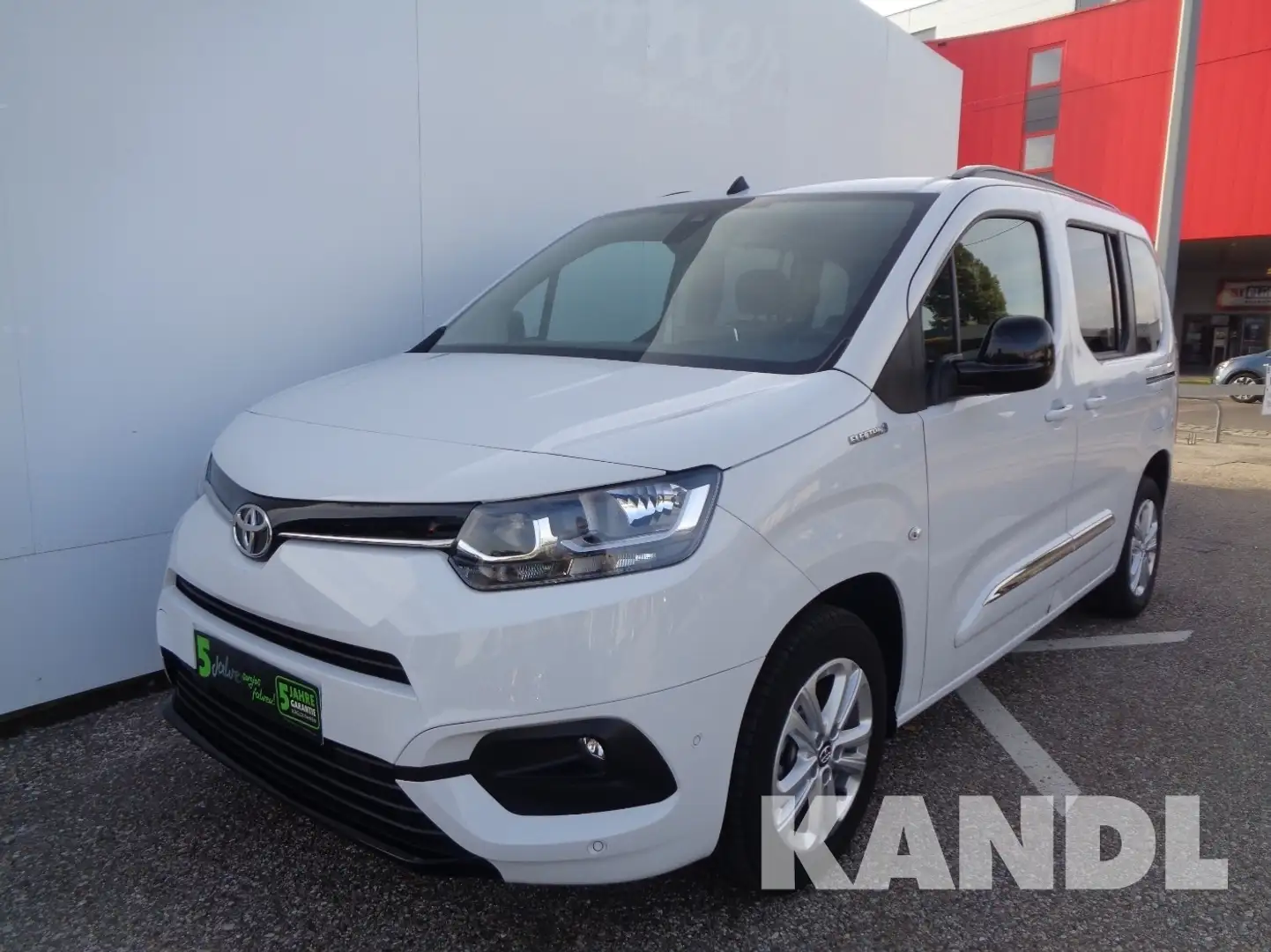 Toyota Proace City Verso L1 Electric 50kWh Family bijela - 1