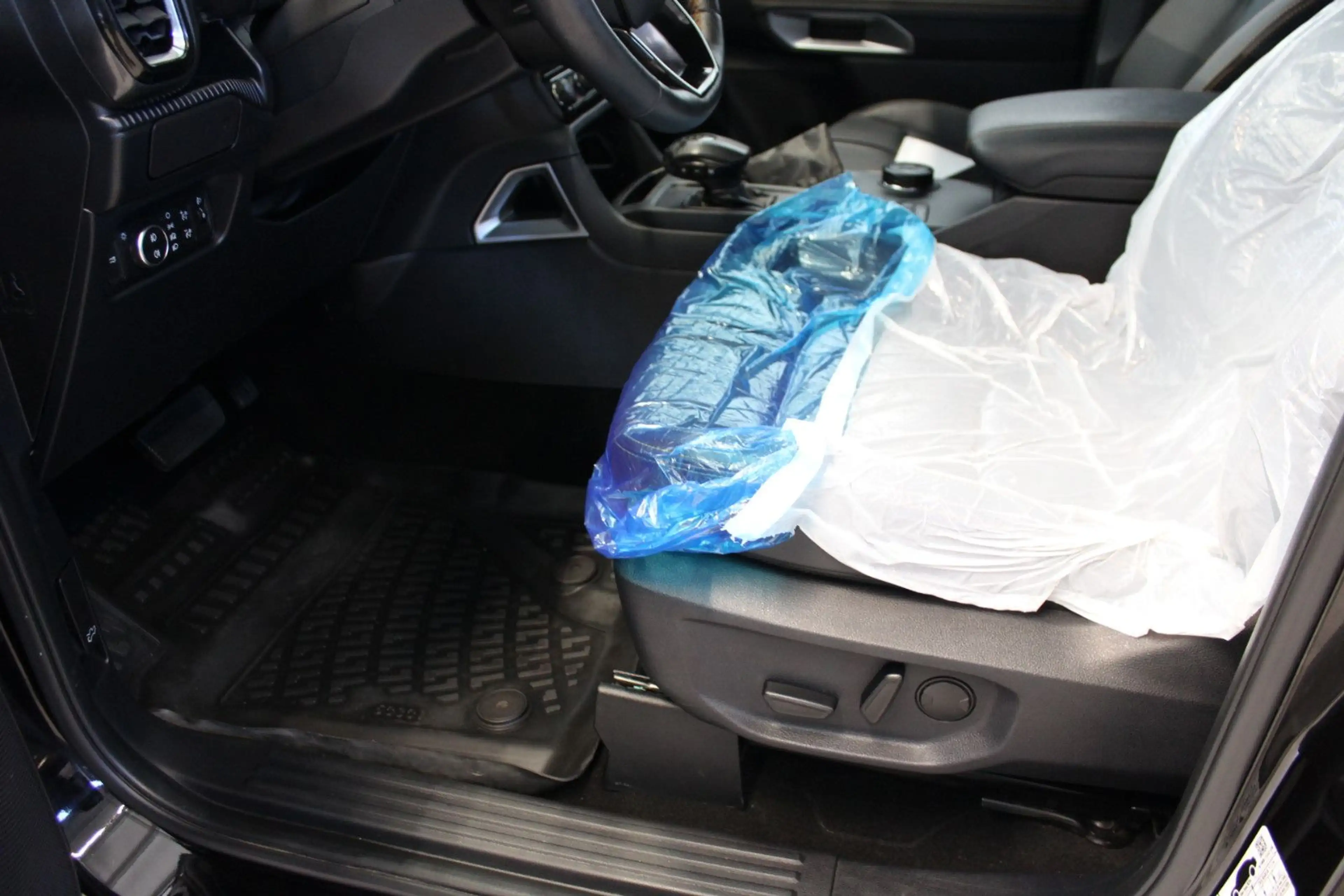 Ford Ranger Wildtrak DoKa *AHK*Leder*360°*Navi*LED — photo 4