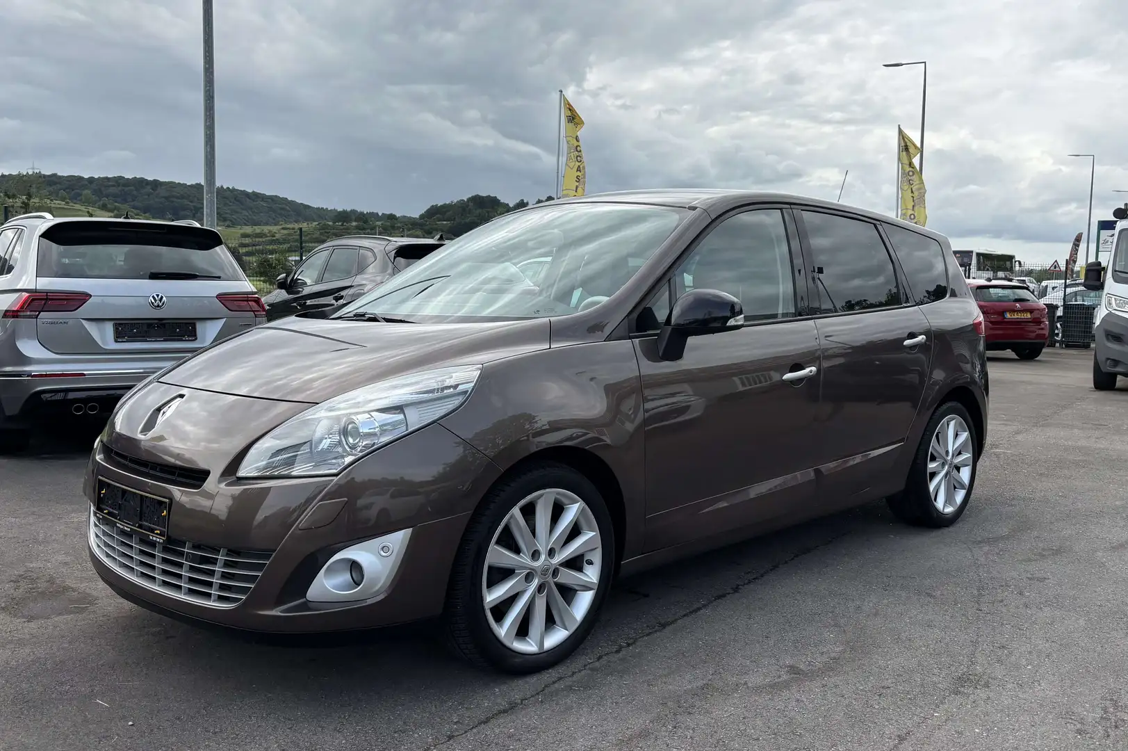 Renault Grand Scenic 2.0dCi 150CV Auto. 7Places Brun - 1