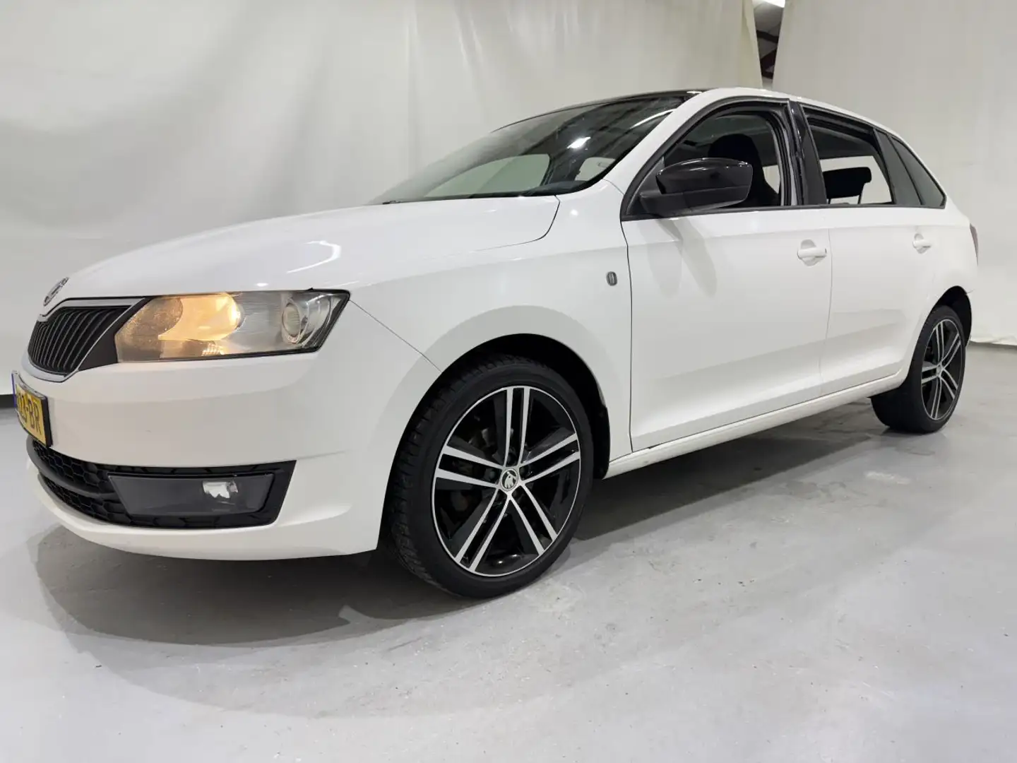 Skoda Rapid/Spaceback 1.2 TSI Greentech Comfort Blanc - 2