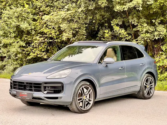 Porsche Cayenne view 4