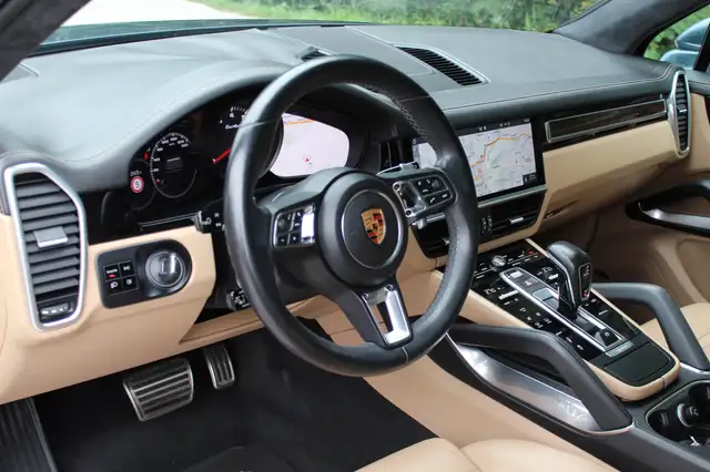 Porsche Cayenne view 8