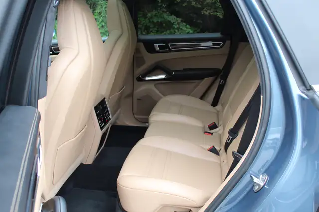Porsche Cayenne view 15