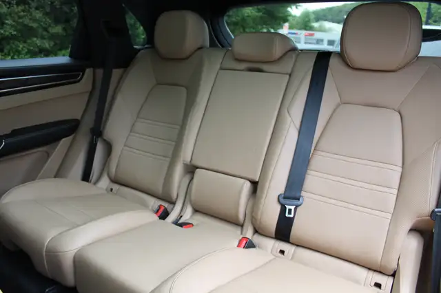 Porsche Cayenne view 14