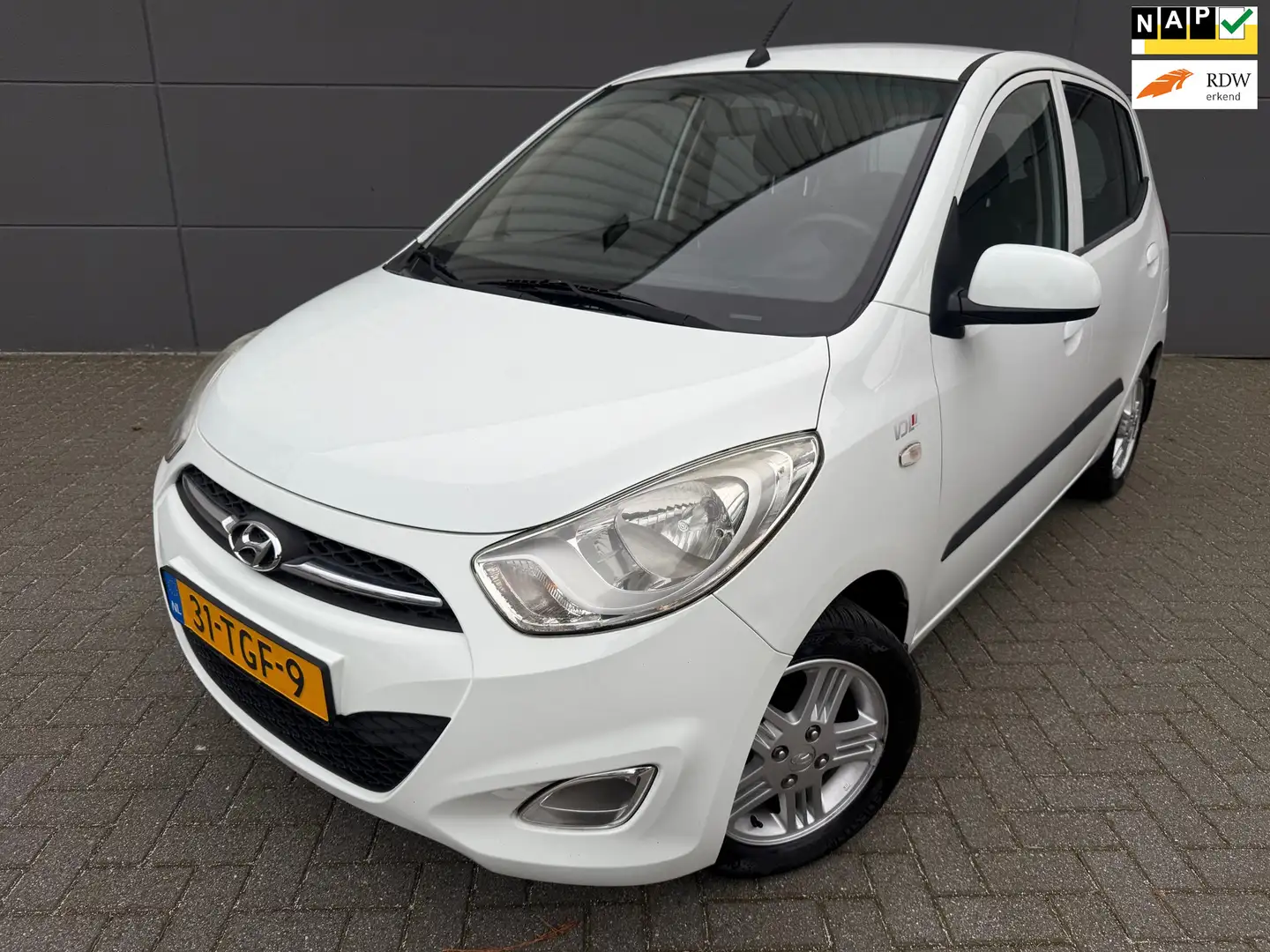 Hyundai i10 1.2 Plus*Airco*Park-Sensor*NEW APK*NAP*Velgen*Elkt Wit - 1