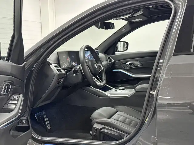 BMW 3 Series view 9