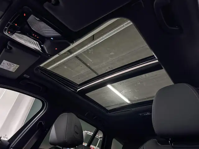 BMW 3 Series view 11