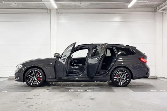 BMW 3 Series view 3