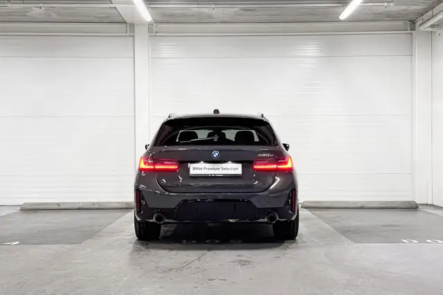 BMW 3 Series view 8