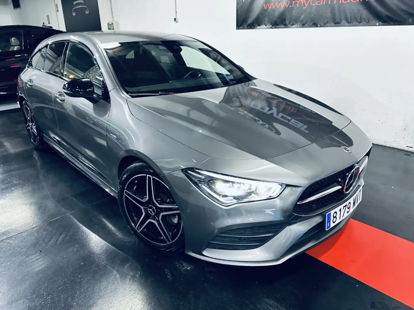 Mercedes-Benz CLA 220 Shooting Brake 220d 8G-DCT (4.75) Gris - 2