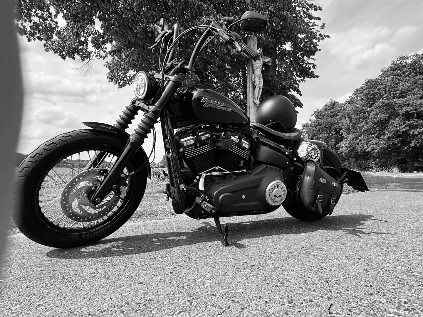 Harley-Davidson Street Bob all black - 1
