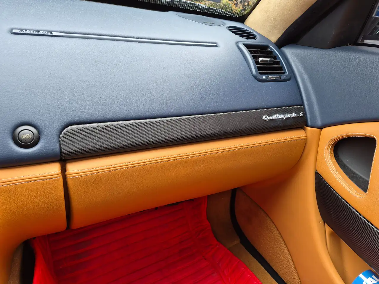 Maserati Quattroporte снимка Maserati Quattroporte