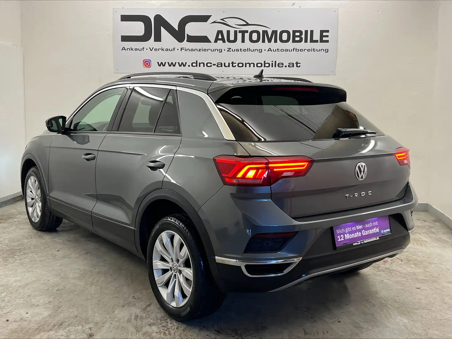 Volkswagen T-Roc 1,5 TSI Design DSG*STANDHEIZUNG*SHZ*LED* Grau - 2