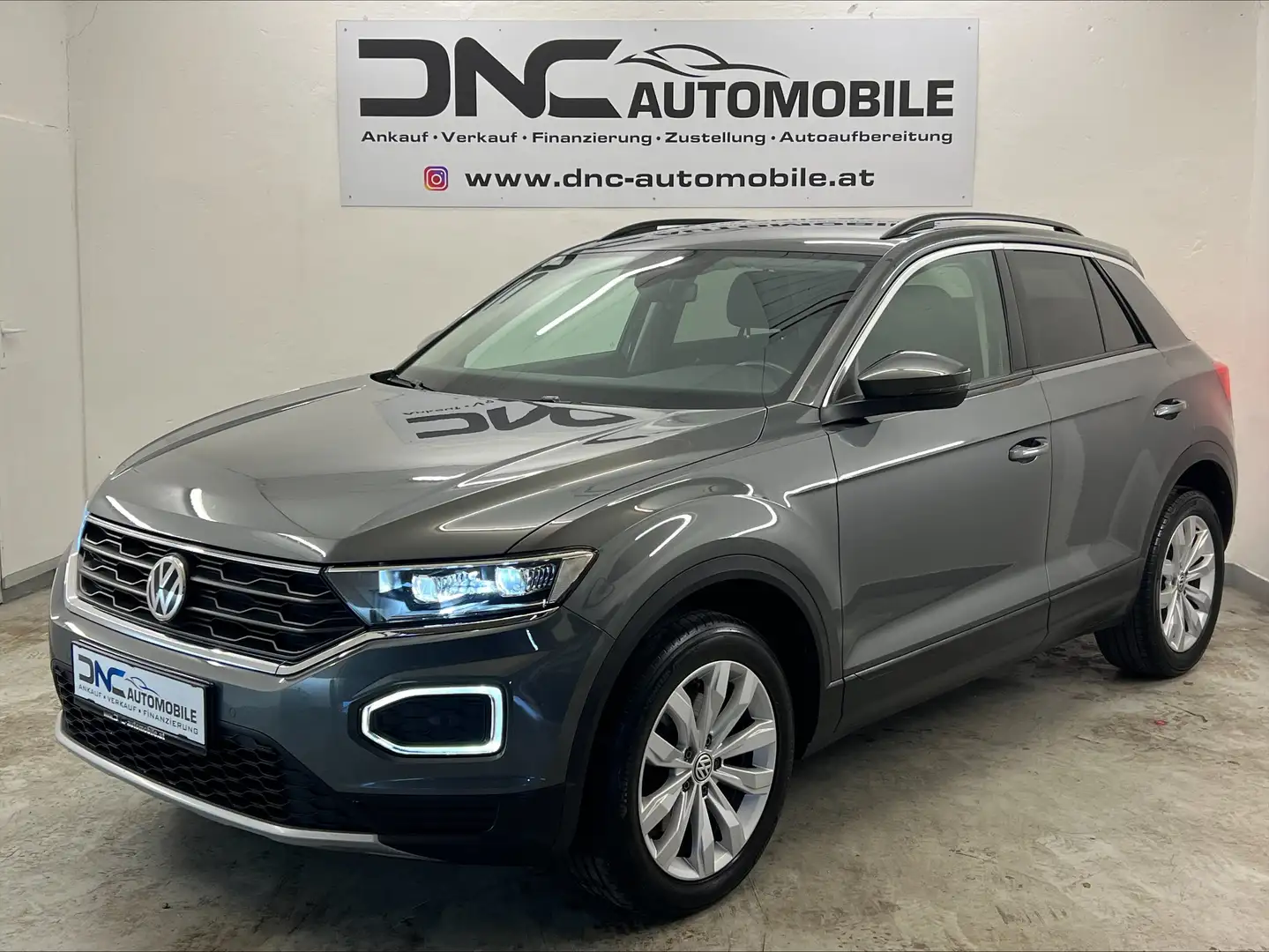 Volkswagen T-Roc 1,5 TSI Design DSG*STANDHEIZUNG*SHZ*LED* Grau - 1