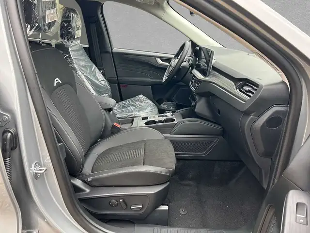Ford Kuga view 3