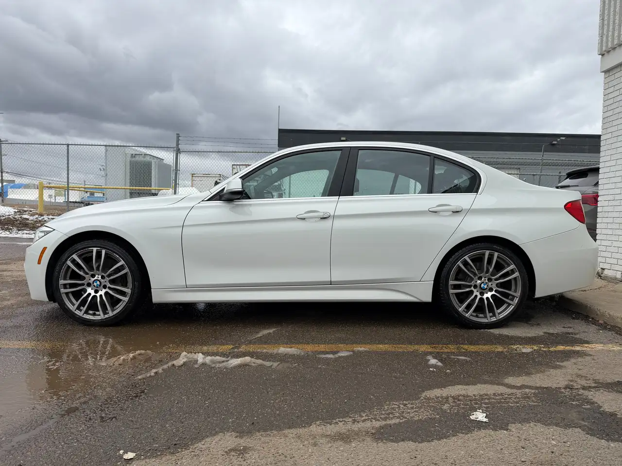 BMW 3 Series снимка BMW 3 Series
