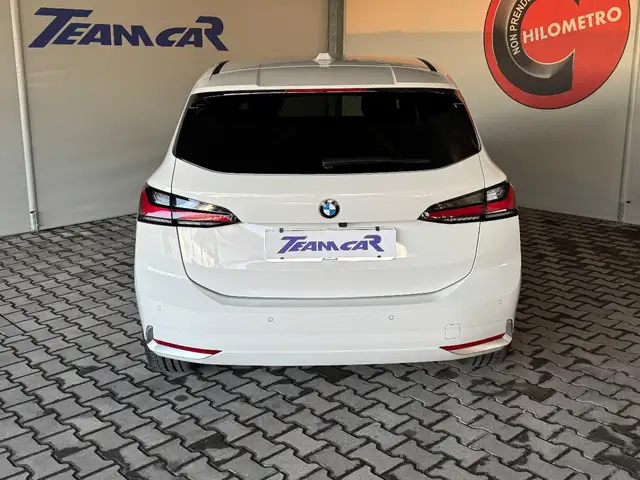 BMW 2 Series view 4
