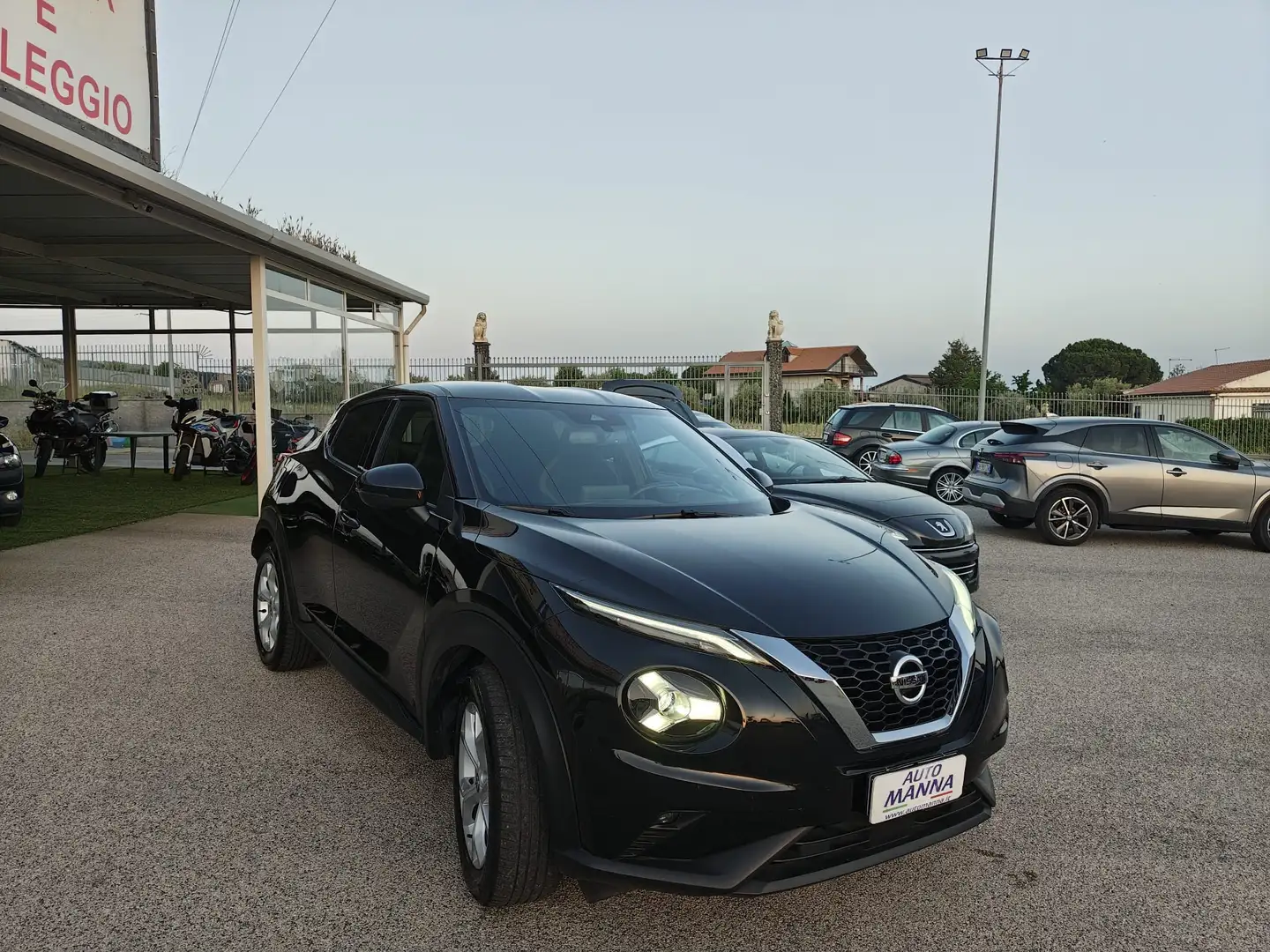 Nissan Juke Juke 1.0 dig-t N-Connecta 114cv dct Schwarz - 2