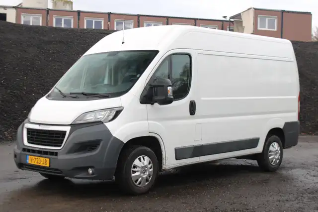 Peugeot Boxer 330 2.0 BlueHDI L2H2 Premium Pack