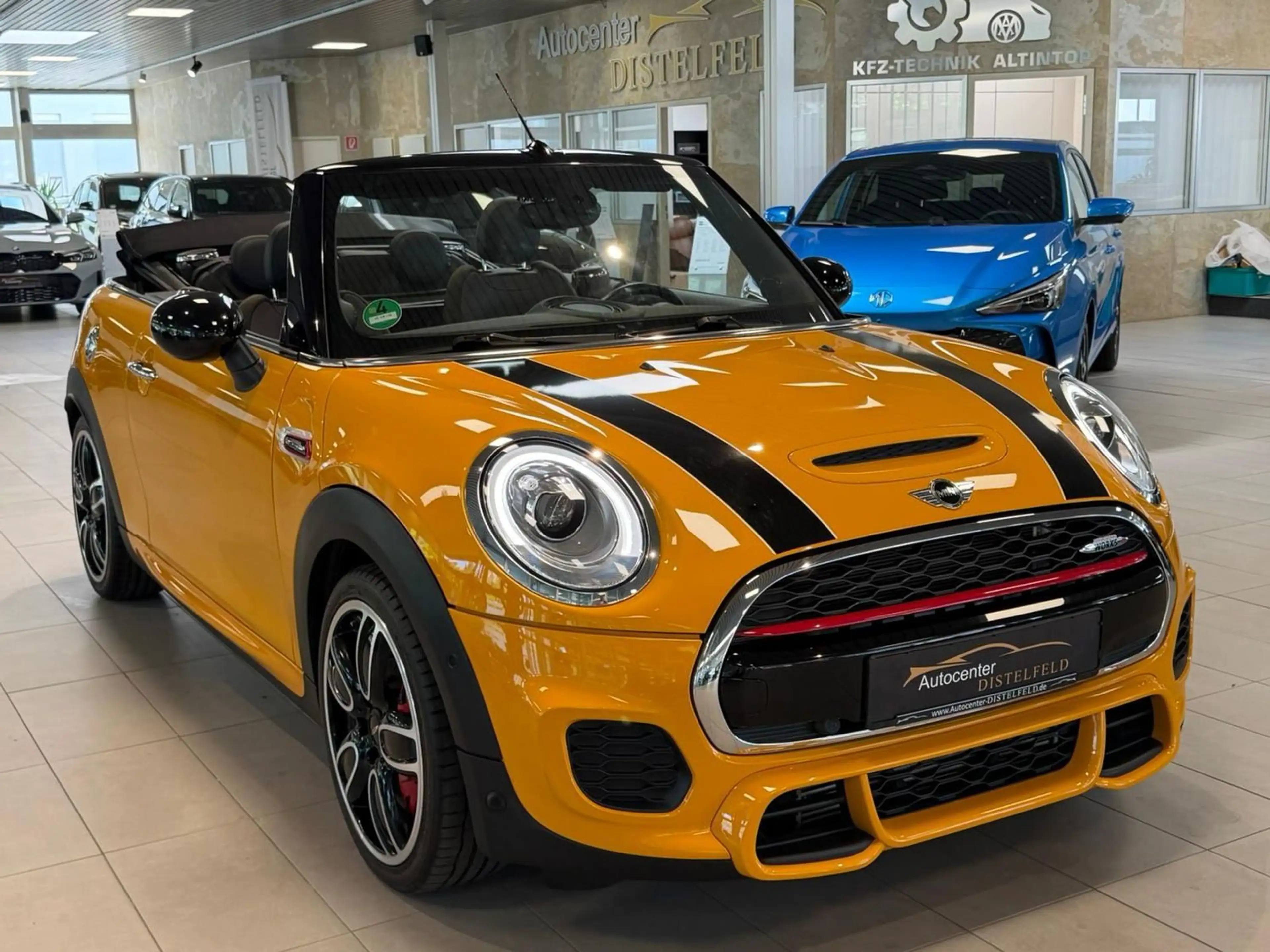 MINI John Cooper Works Cabrio Automatik H&K Kamera LED 1.Hd.