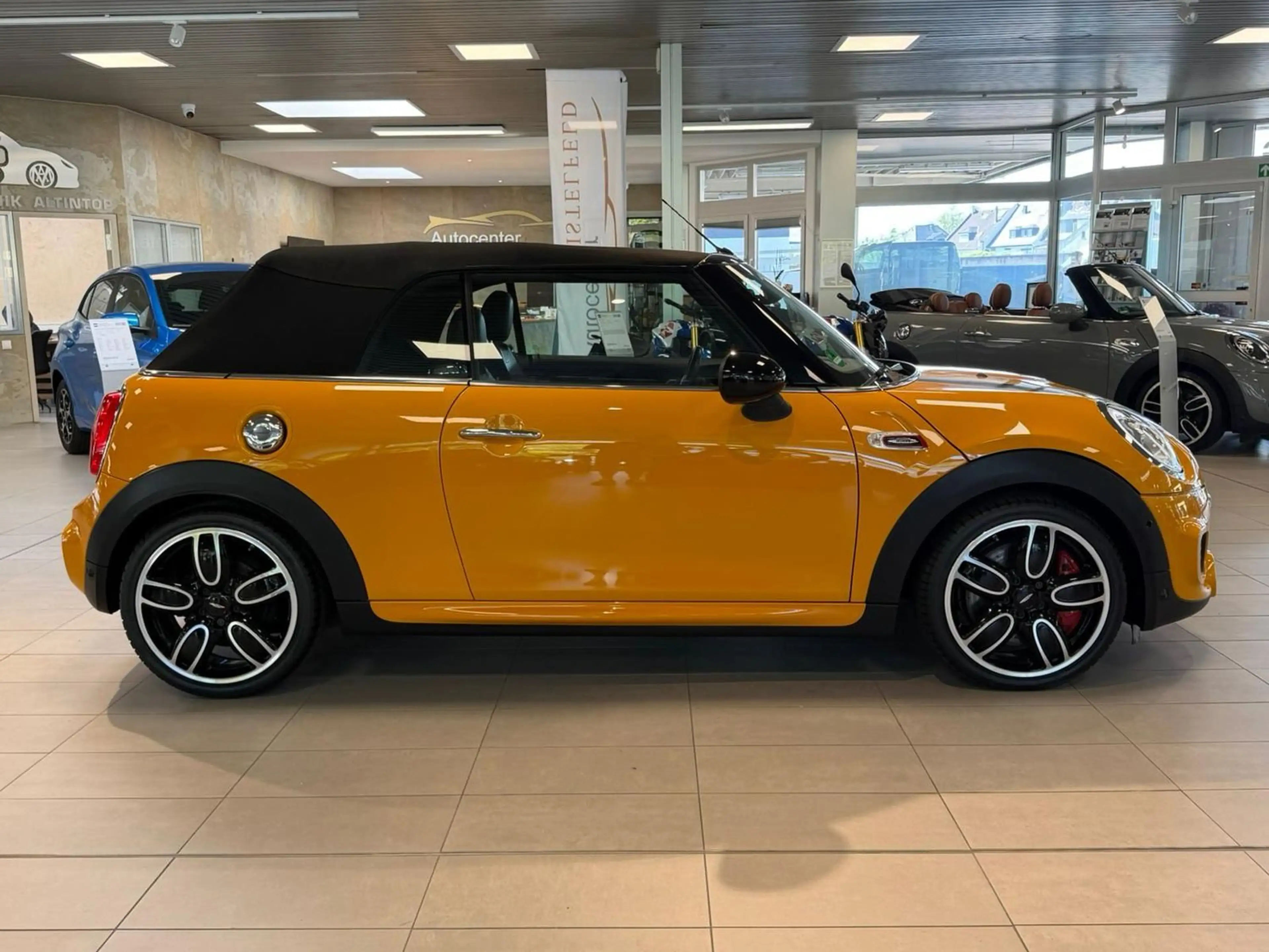 MINI John Cooper Works Cabrio Automatik H&K Kamera LED 1.Hd. — photo 4