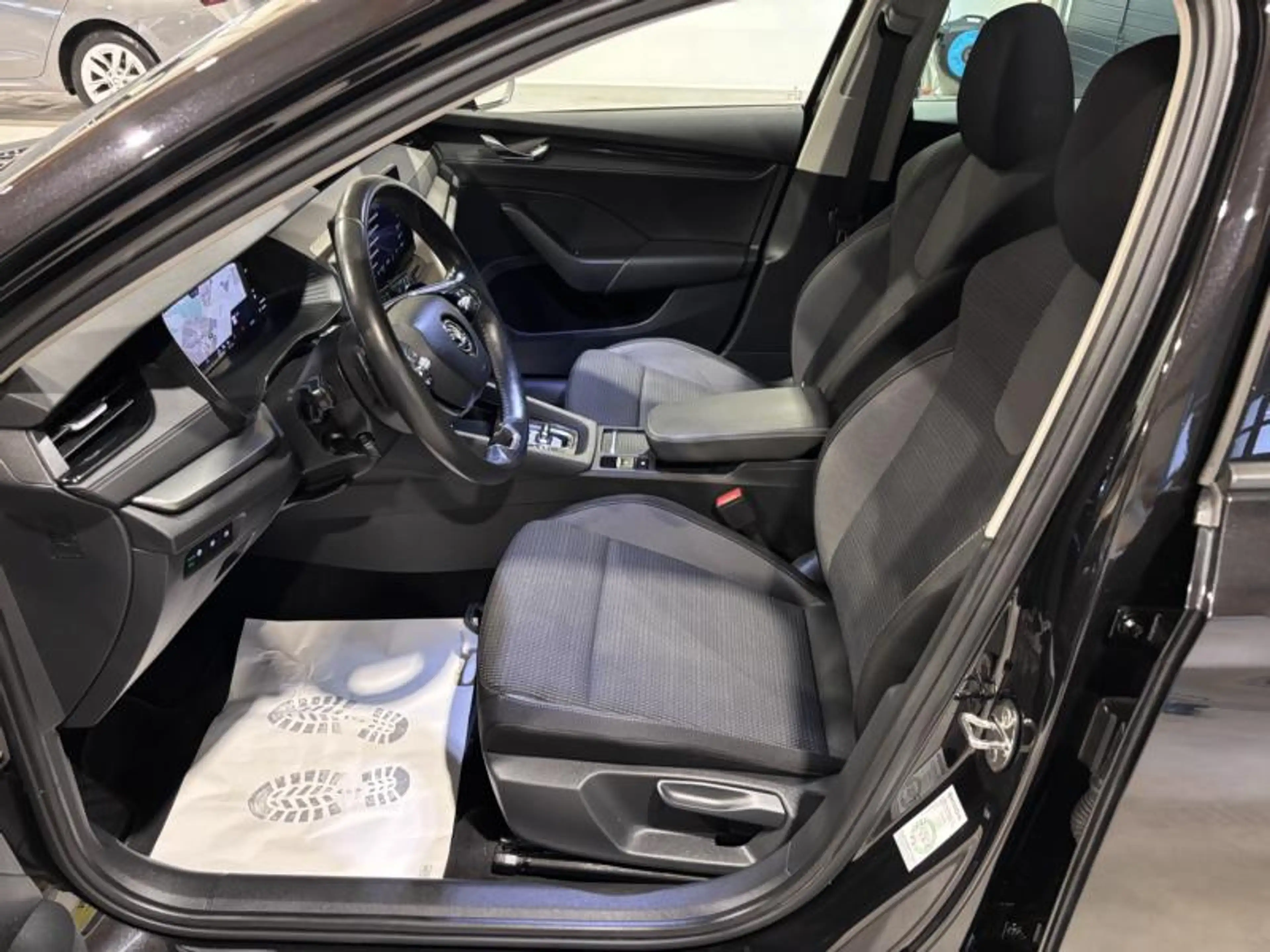 Skoda Octavia 2,0DSG BLACK EDITION VIRTUAL COCKPIT ANHÄNGEKUPPLUNG LENKRADHEIZUNG FRONTSCHEIBENHEIZUNG — photo 3