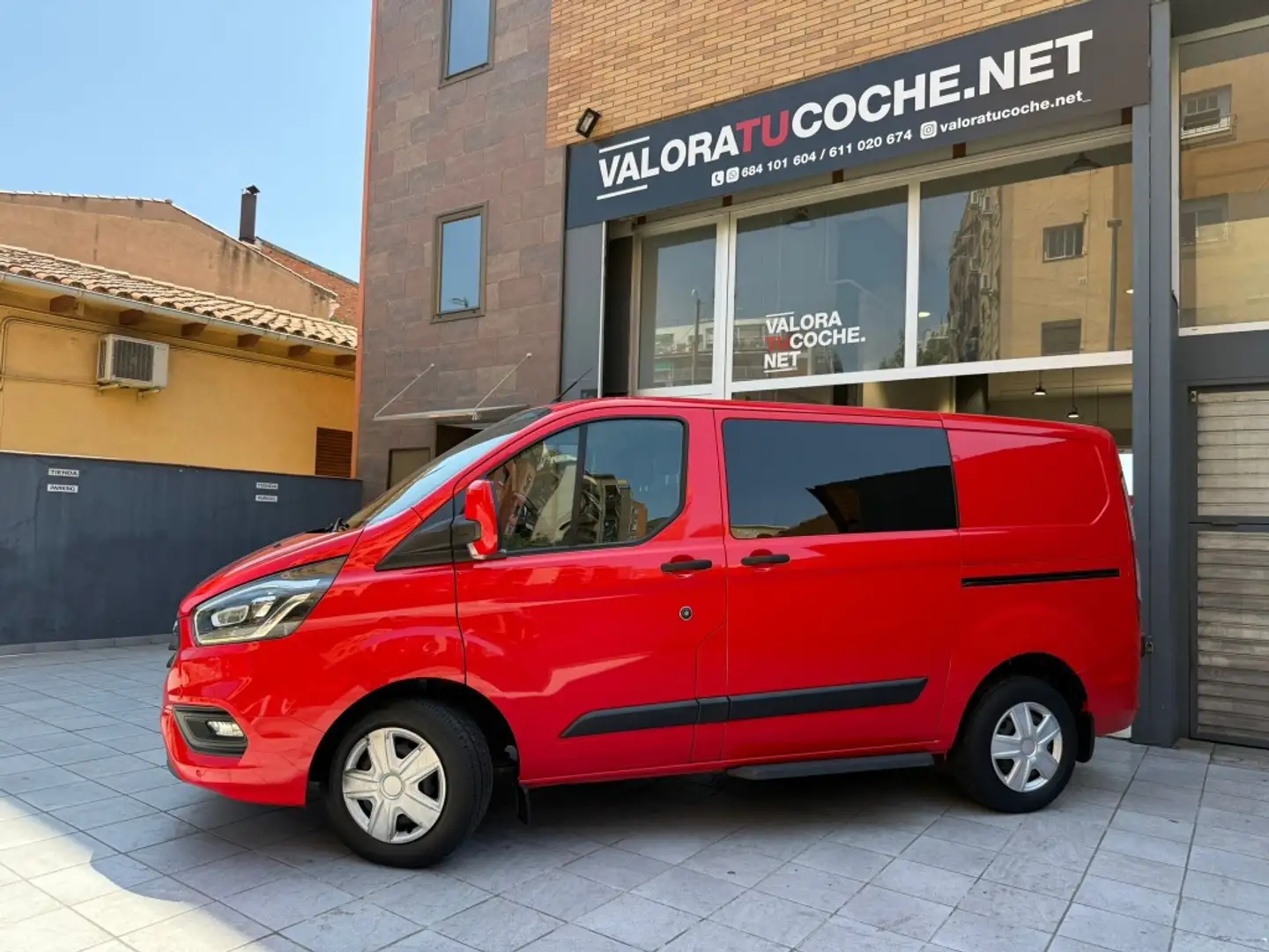 Ford Tourneo Custom 2.0 EcoBlue Trend 130 Rojo - 2