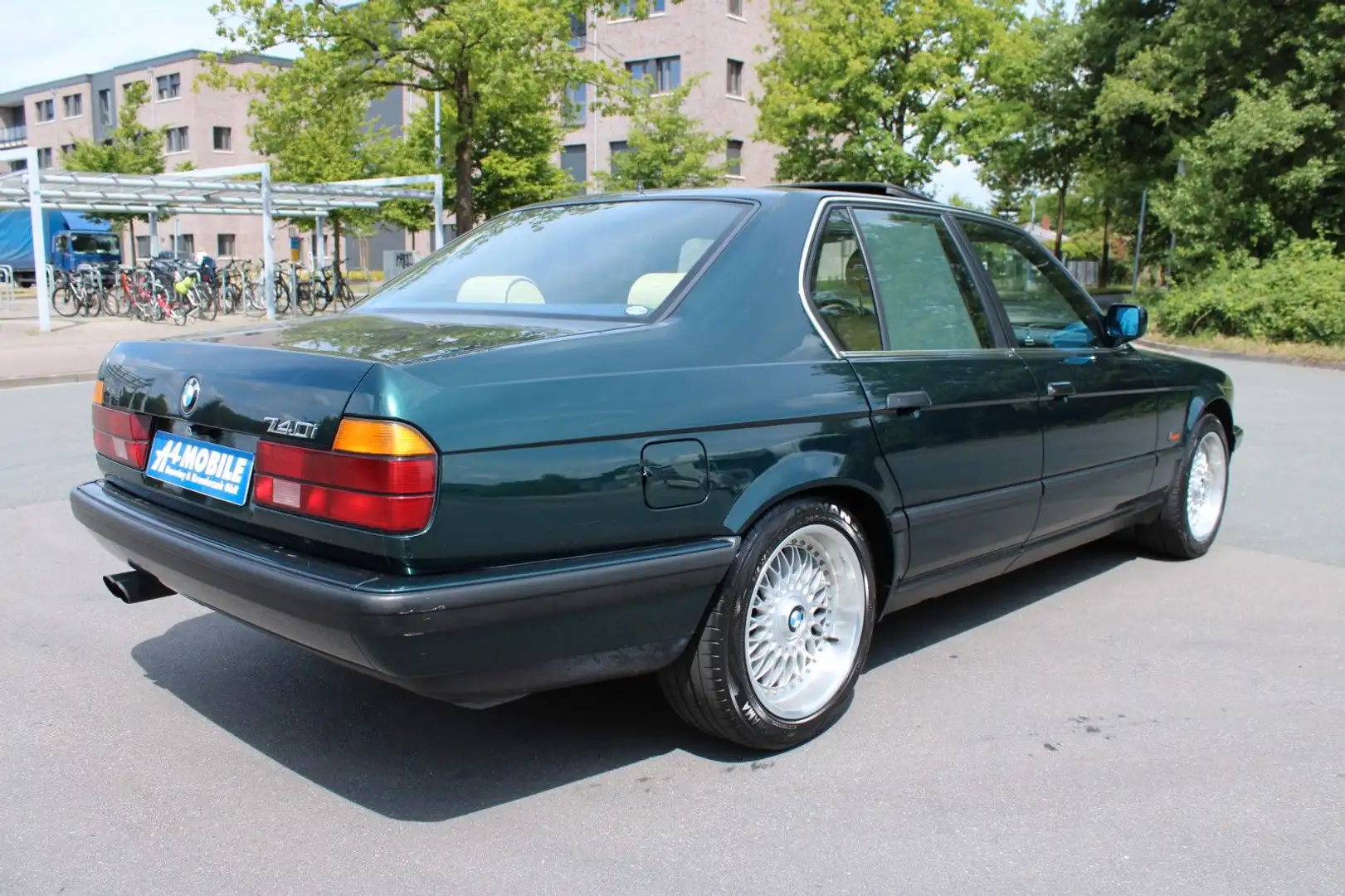 BMW 740 i V8 E32 INDIVIDUALSERIE CLASS II HiFi Leder Green - 2