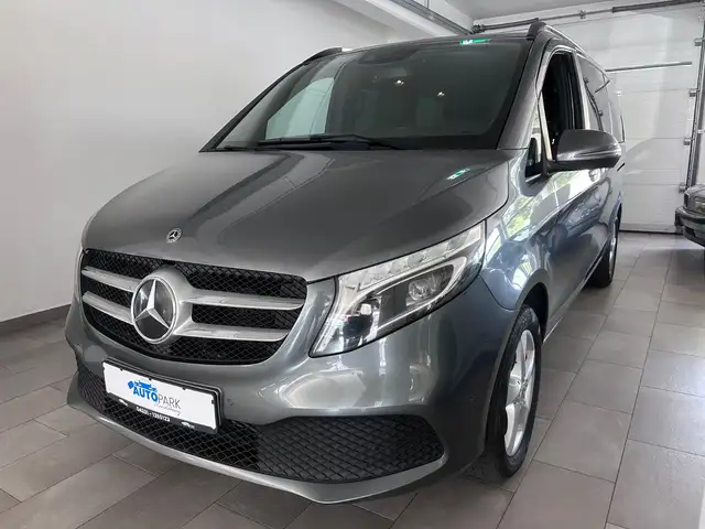 Mercedes-Benz V 220