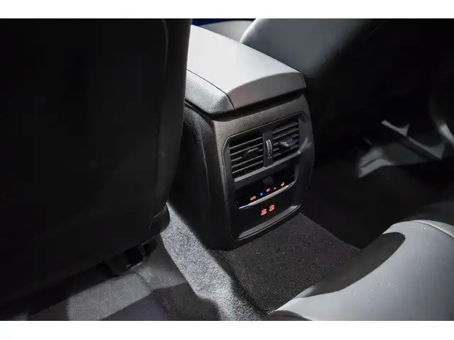 BMW 3 Series view 19