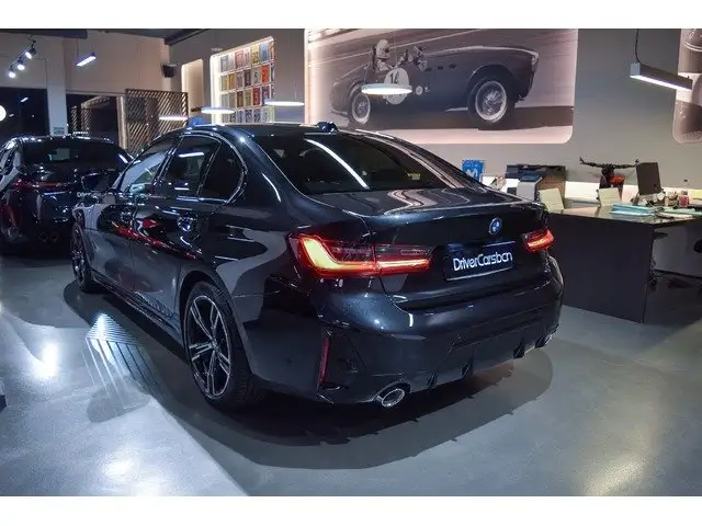 BMW 3 Series view 21