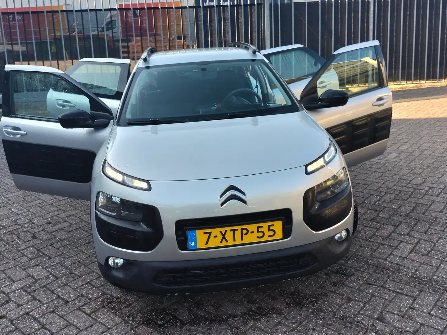 Citroen C4 Cactus C4 Cactus 1.2 e-VTi Feel Zilver - 2