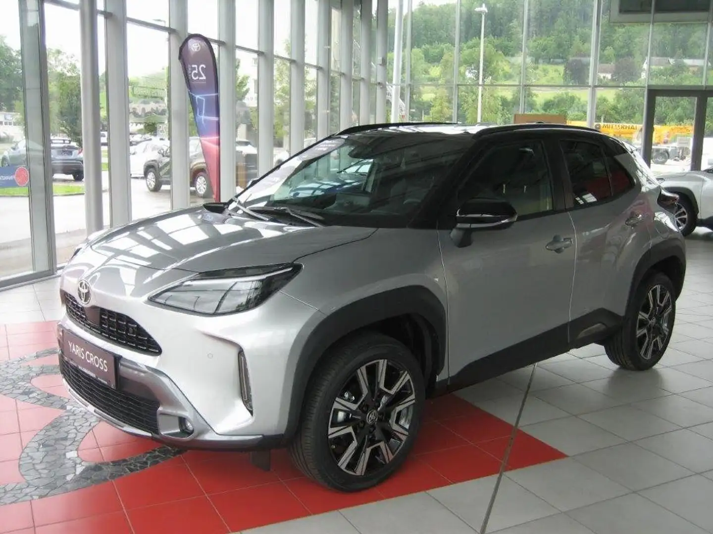 Toyota Yaris Cross 1,5VVT-i HSD AWD-i Premiere Edition %%% TOP DEAL Grijs - 1