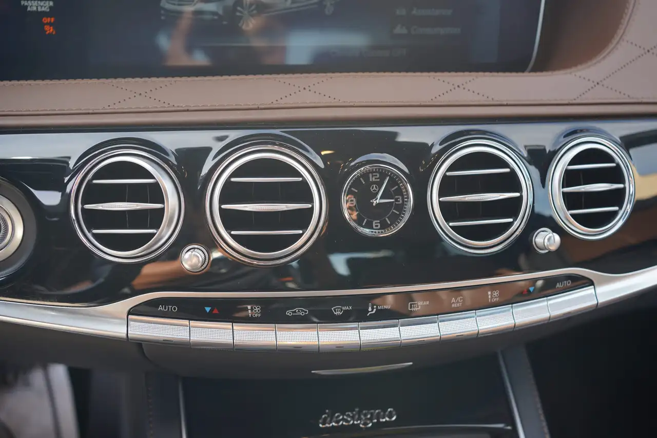 Mercedes-Benz S-Class снимка Mercedes-Benz S-Class
