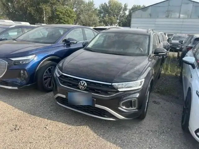 Volkswagen T-Roc Life2.0TDI DSG LED Alu PDC ACC Navi