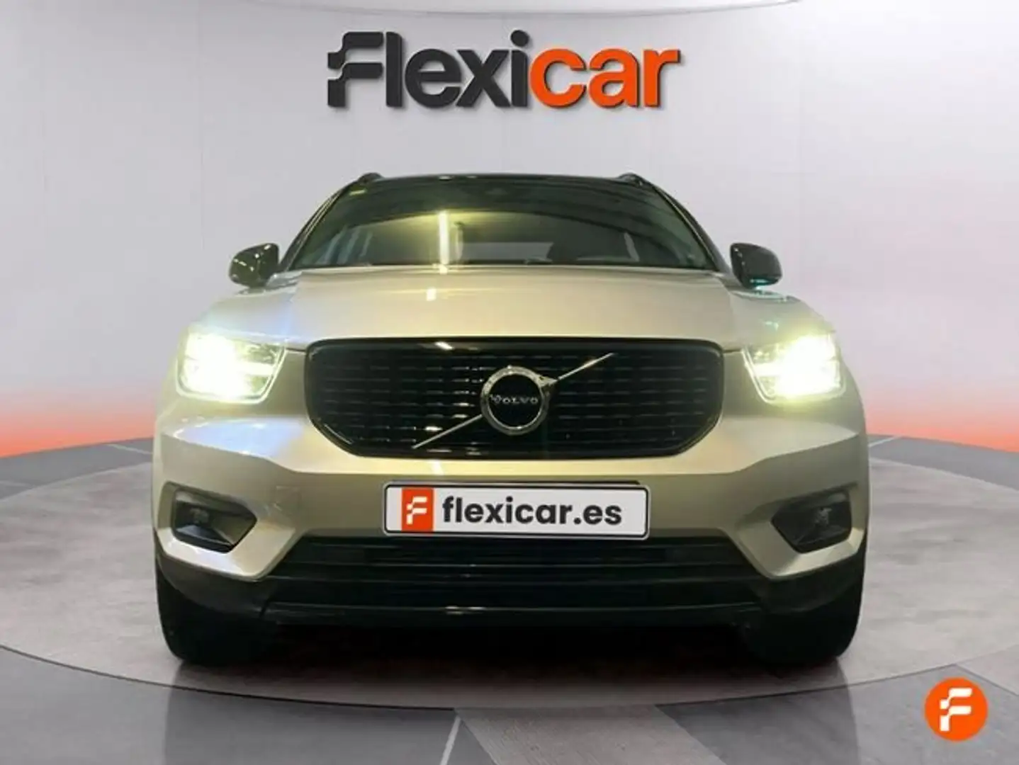 Volvo XC40 D4 R-Design AWD Aut. Gris - 2
