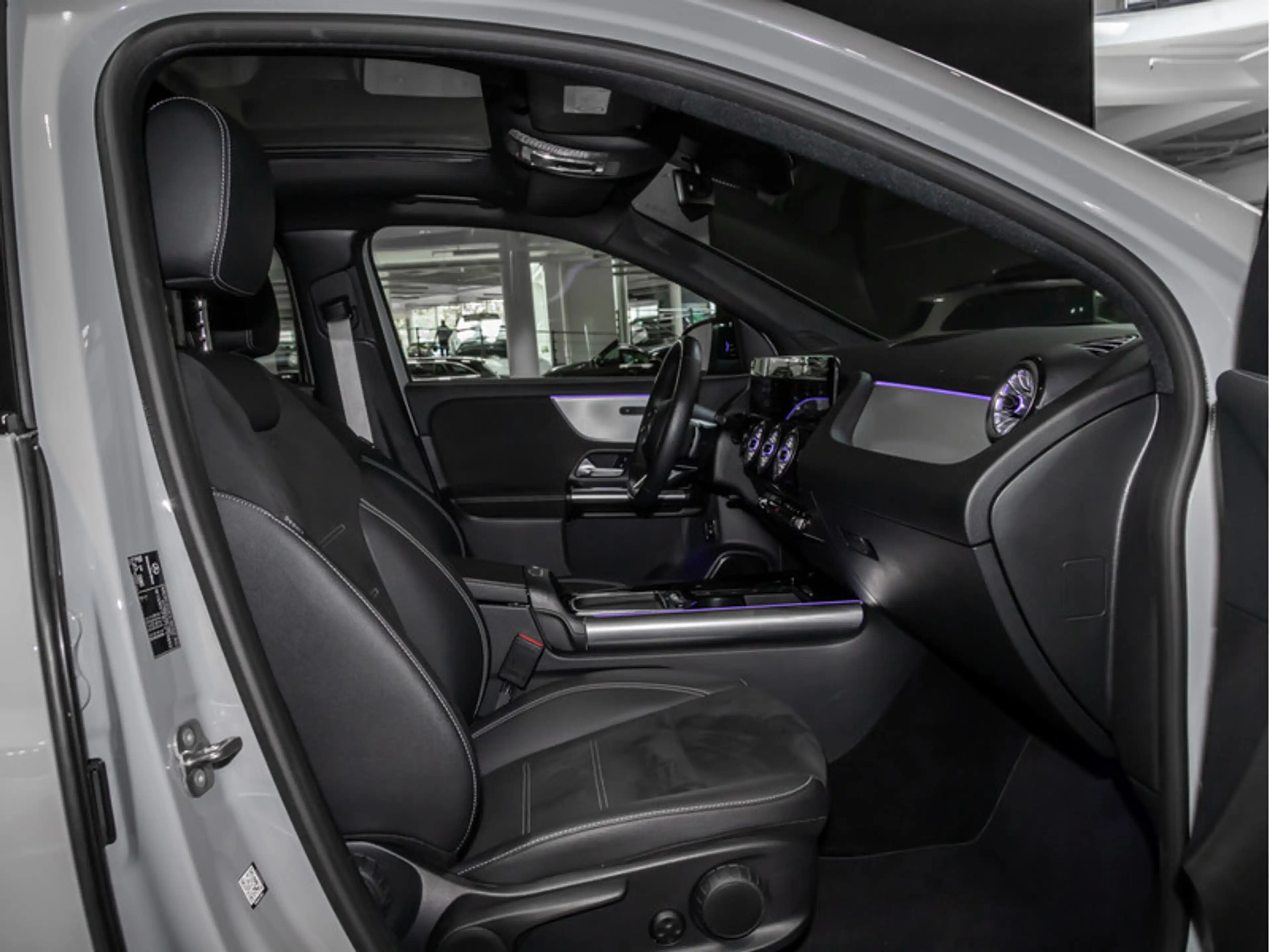 Mercedes-Benz GLA 220 d 4MATIC AMG-Sport+Pano+Distr+MLB+Night — photo 9