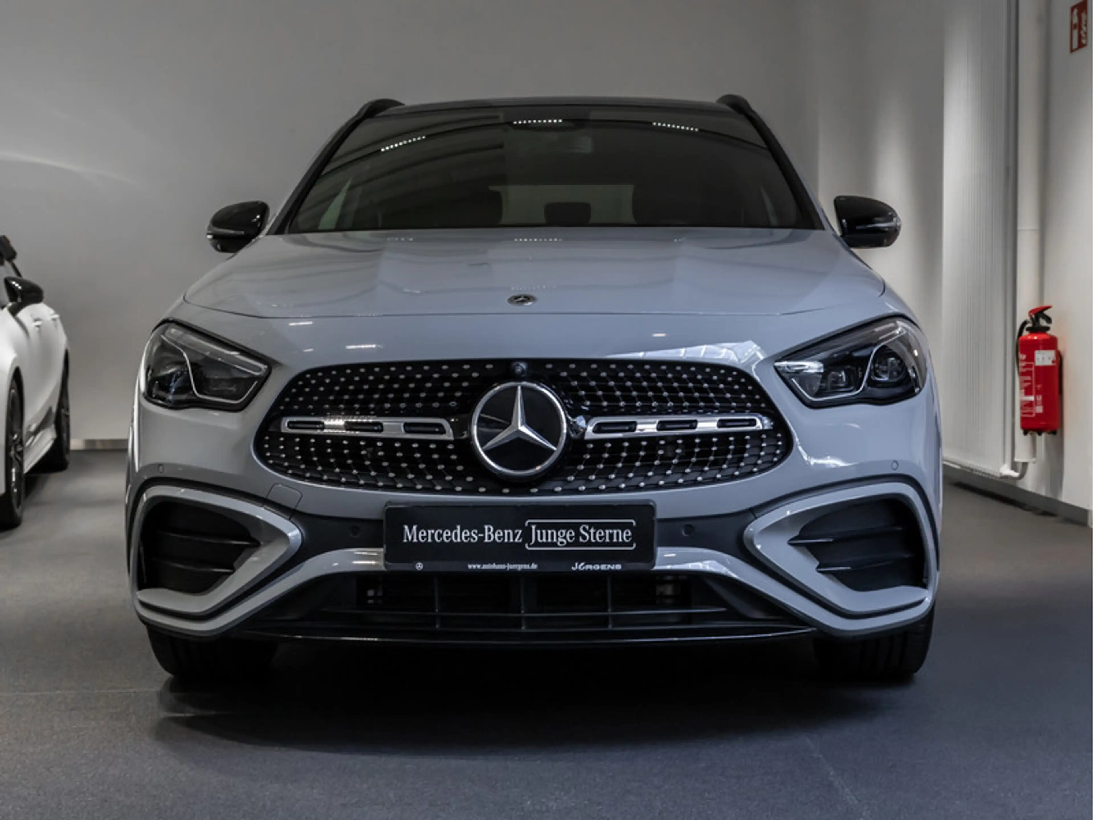 Mercedes-Benz GLA 220 d 4MATIC AMG-Sport+Pano+Distr+MLB+Night — photo 3