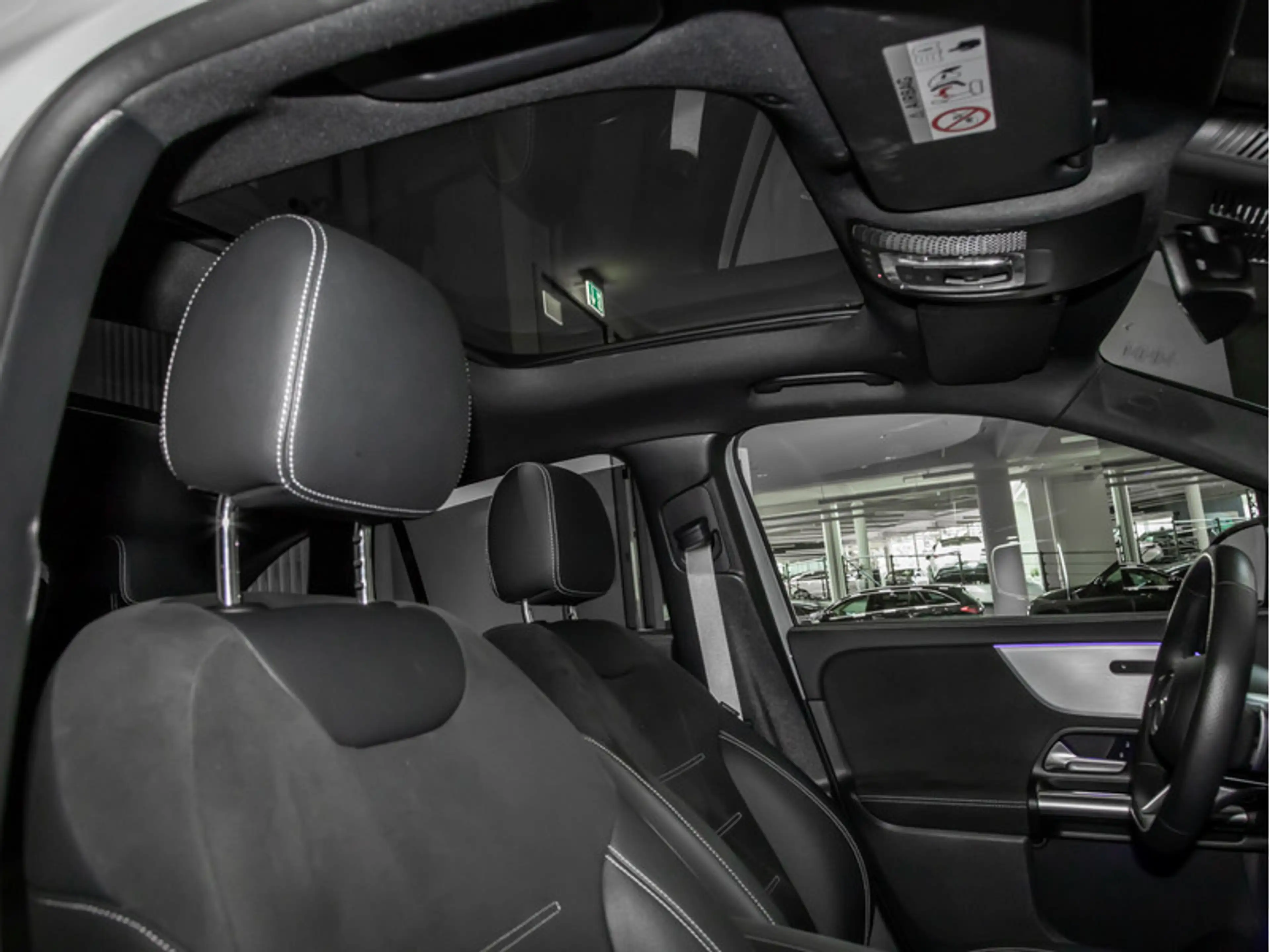 Mercedes-Benz GLA 220 d 4MATIC AMG-Sport+Pano+Distr+MLB+Night — photo 11