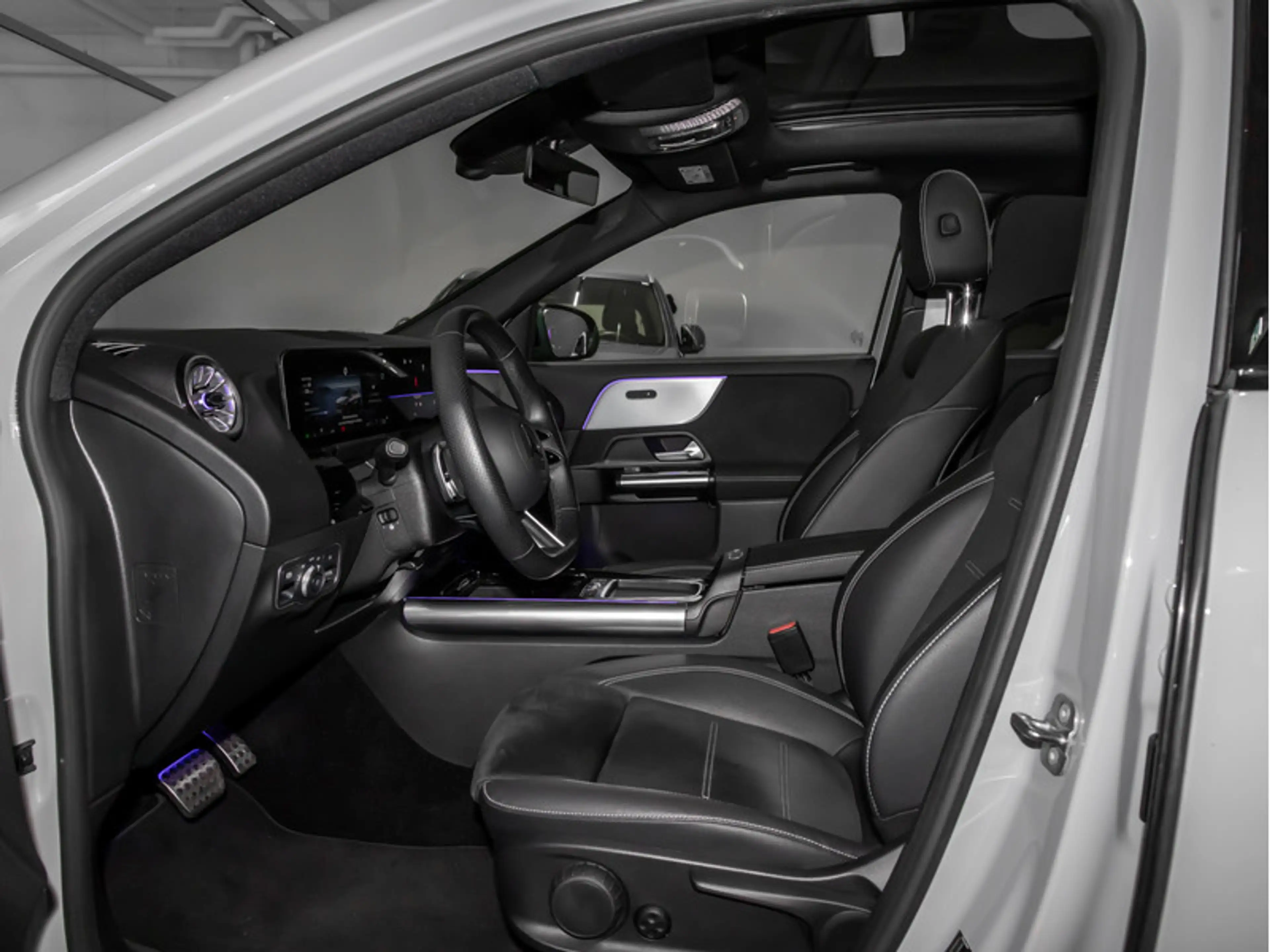 Mercedes-Benz GLA 220 d 4MATIC AMG-Sport+Pano+Distr+MLB+Night — photo 12